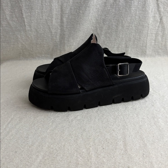 Lofina Chunky Leather Platform Wedge Sandal - Picture 3 of 8